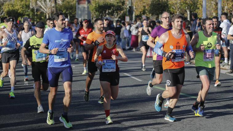 Corredores por la calle Torneo