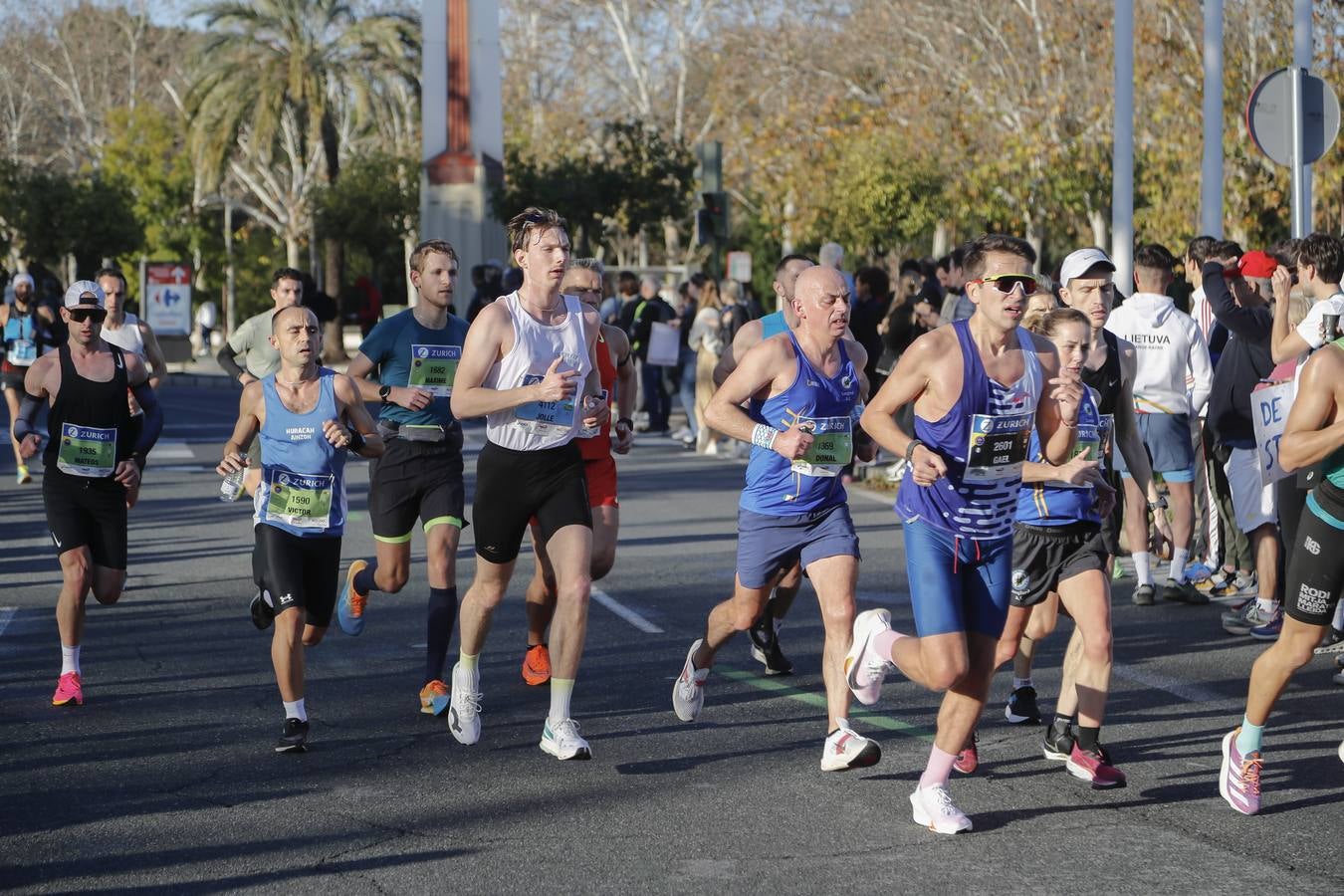 Corredores del maratón por Barqueta y Torneo