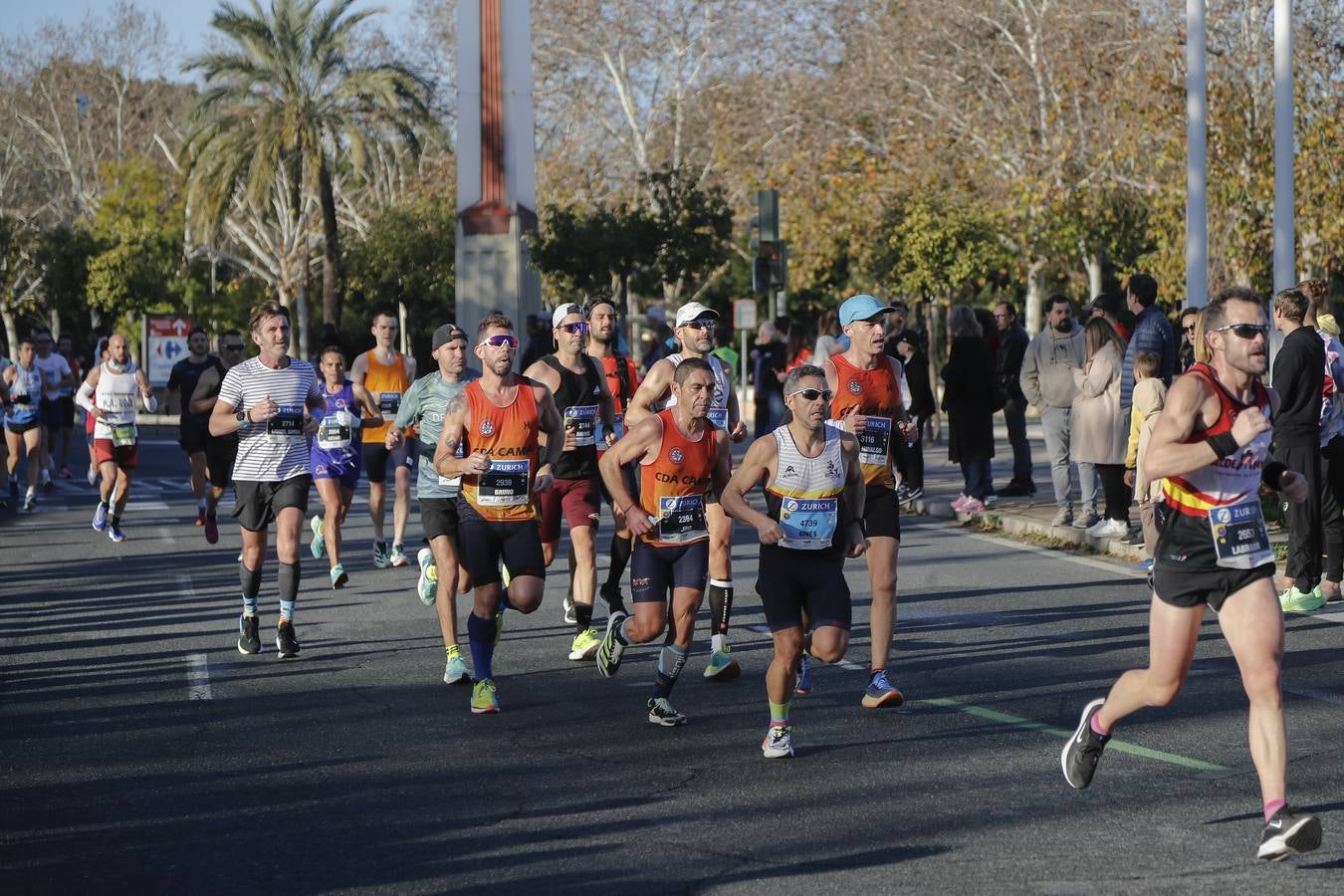 Corredores del maratón por Barqueta y Torneo