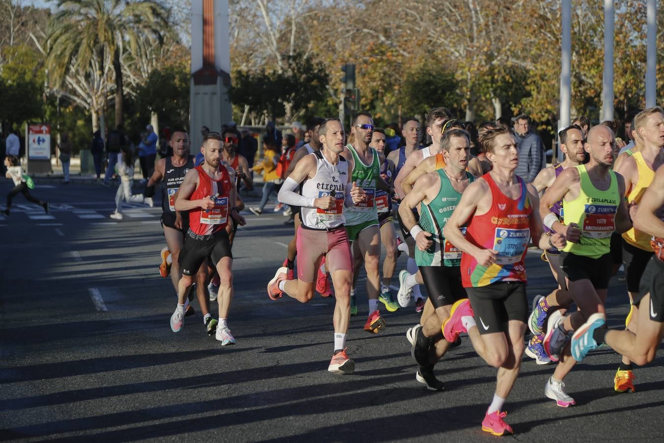 Corredores del maratón por Barqueta y Torneo