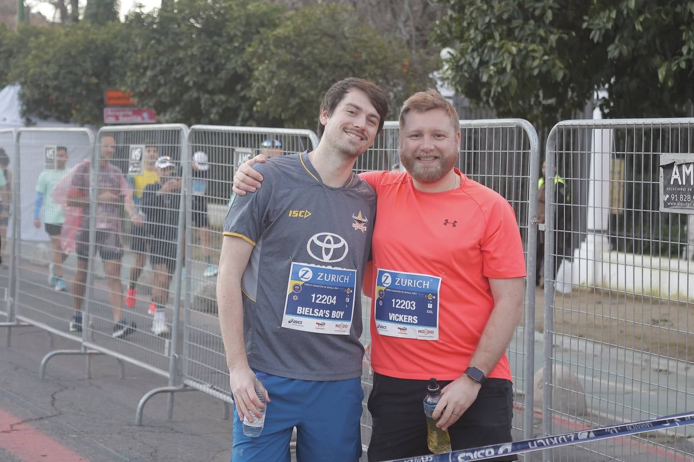 Grupos de corredores en la salida del maratón