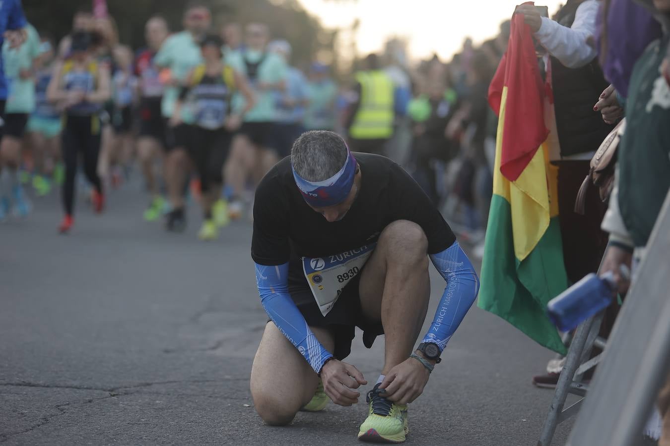 Grupos de corredores en la salida del maratón