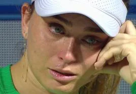 Paula Badosa rompe a llorar tras retirarse en la primera ronda de Dubái