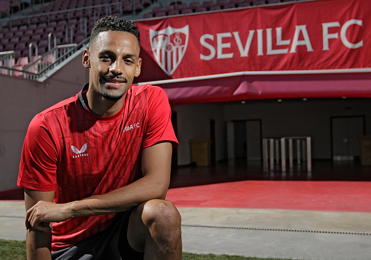 Djibril Sow posa para ABC en el Estadio Jesús Navas