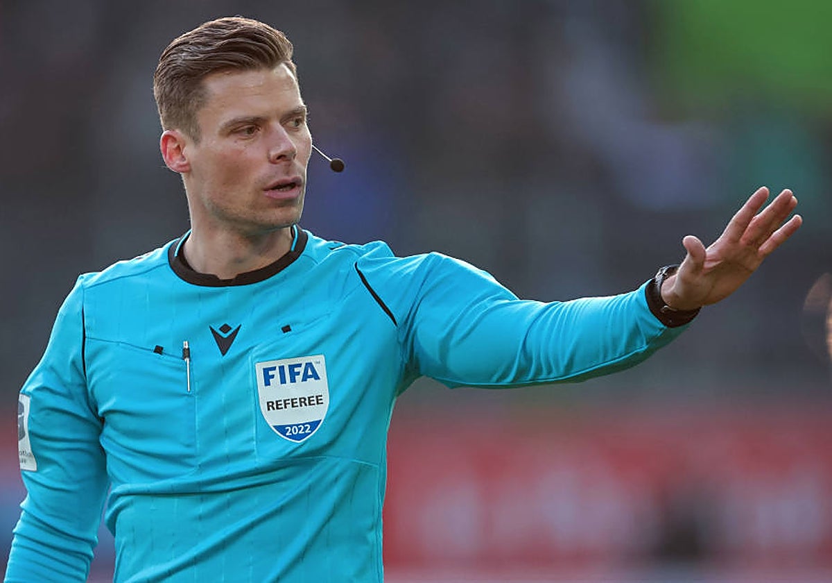 Beşiktaş - Hradec Kralove maçının hakemi açıklandı! Urs Schnyder arbitro Rv15mTtEtFTXAkdiJ6LeQvI