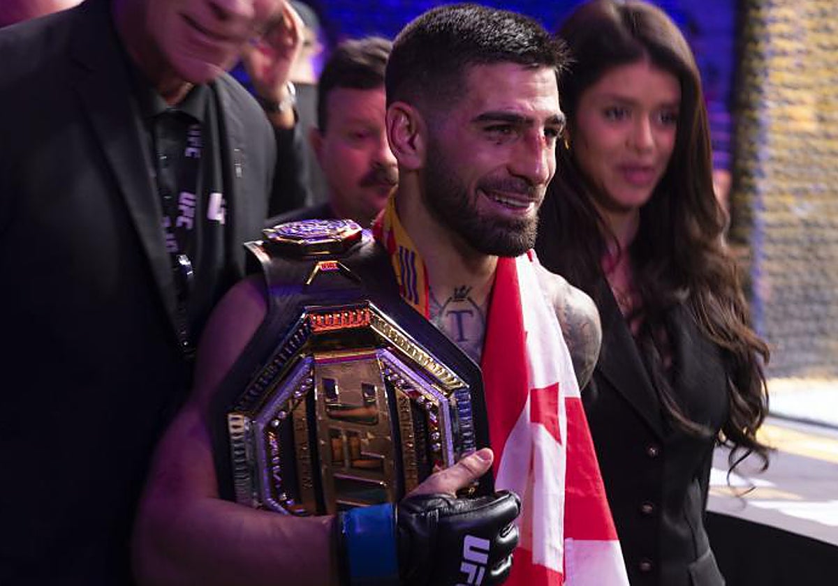 Ilia Topuria, con su cinturón tras su victoria contra Alexander Volkanovski