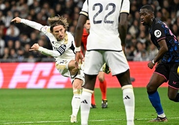 Cabeza alta tras un combate digno en el Bernabéu (1-0)