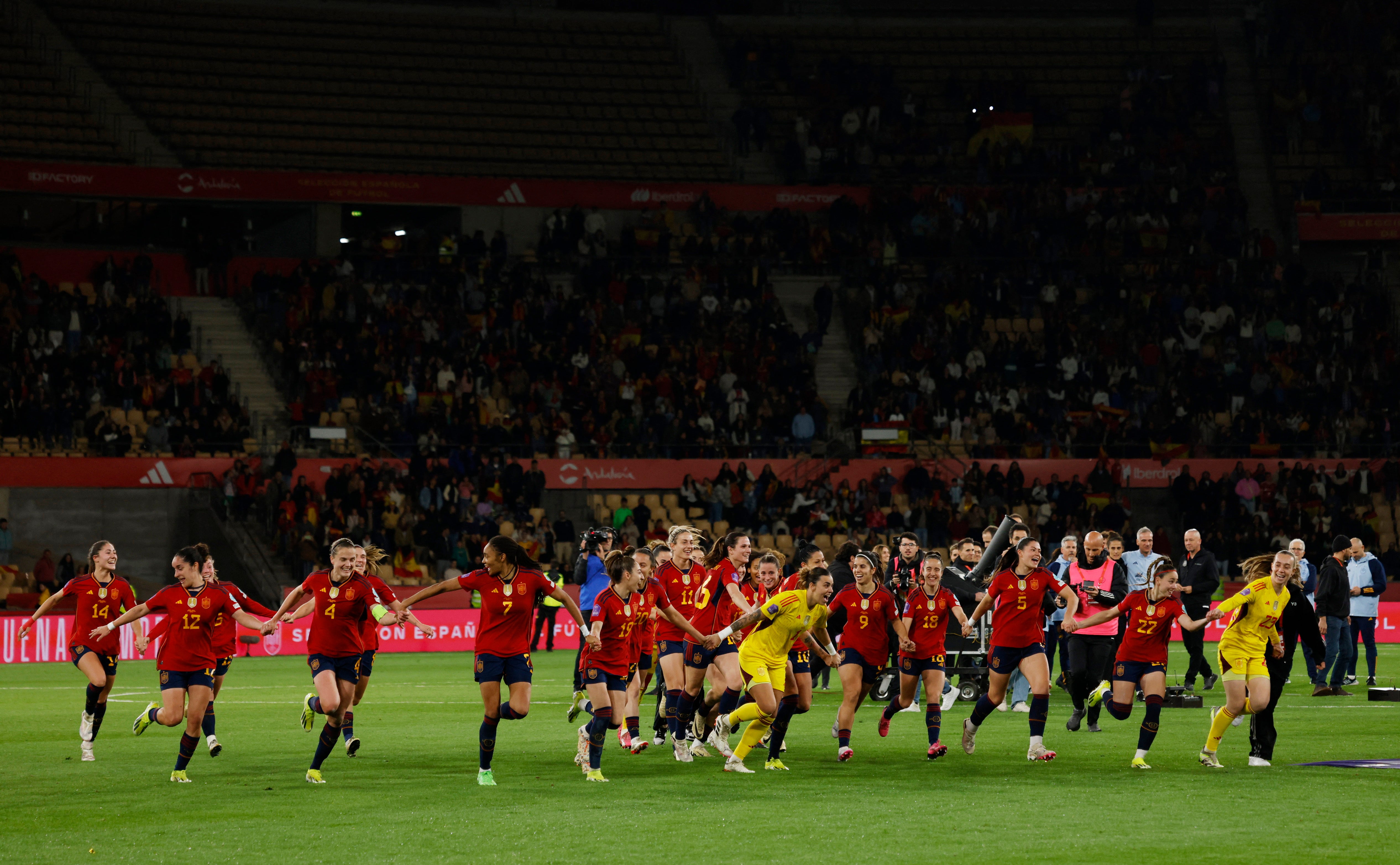 España gana la Liga de las Naciones ante Francia con goles de  Aitana y Mariona.