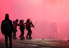Un seguidor del Atlético hospitalizado «grave» y varios heridos tras ser agredidos por radicales del Athletic