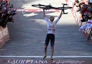 Pogacar no encuentra rival y arrasa en la Strade Bianche