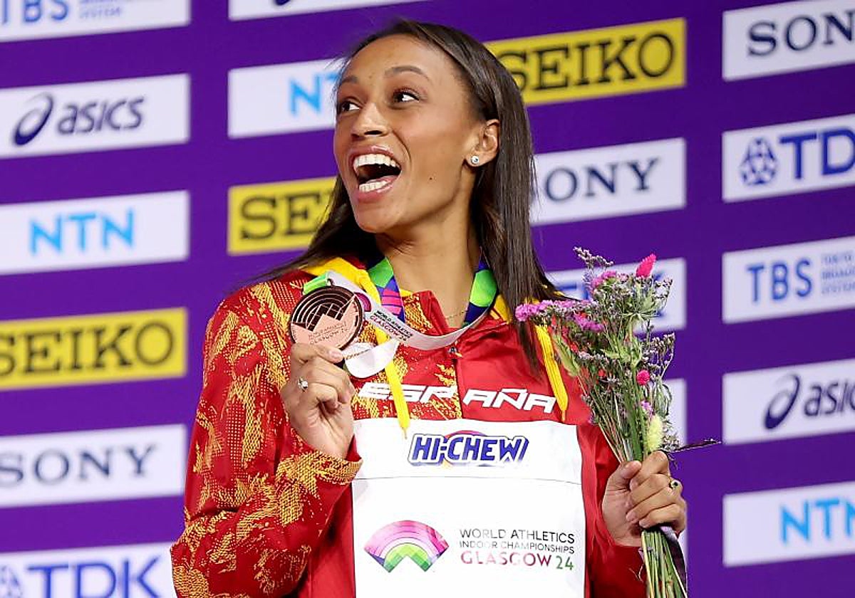 Ana Peleteiro, con su medalla de bronce en el Mundial