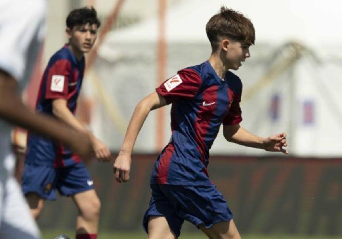 Gerard Mullol Roqué, sobrino de Miki Roqué, con la camiseta del Barcelona en el torneo LaLiga Futures