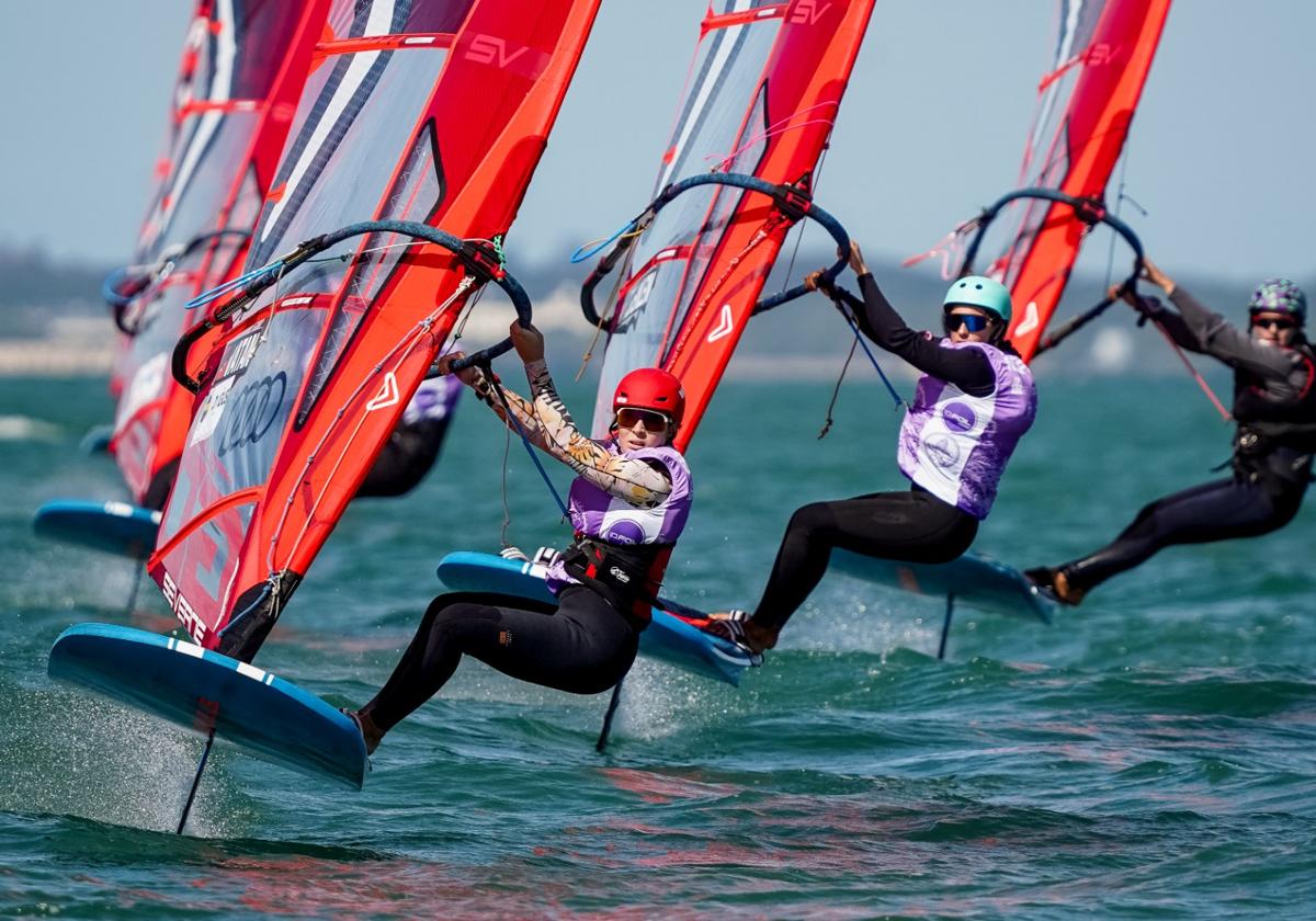 Igualdad en el arranque del International iQFOil Games Andalucía Bahía de Cádiz