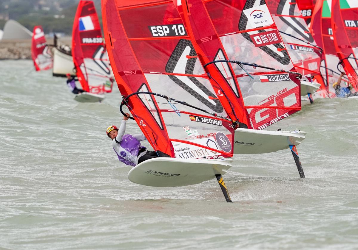 Nacho Baltasar, logró su pase a semifinales, y también acceden a la medal race Azul Sánchez y Martina Mantovani