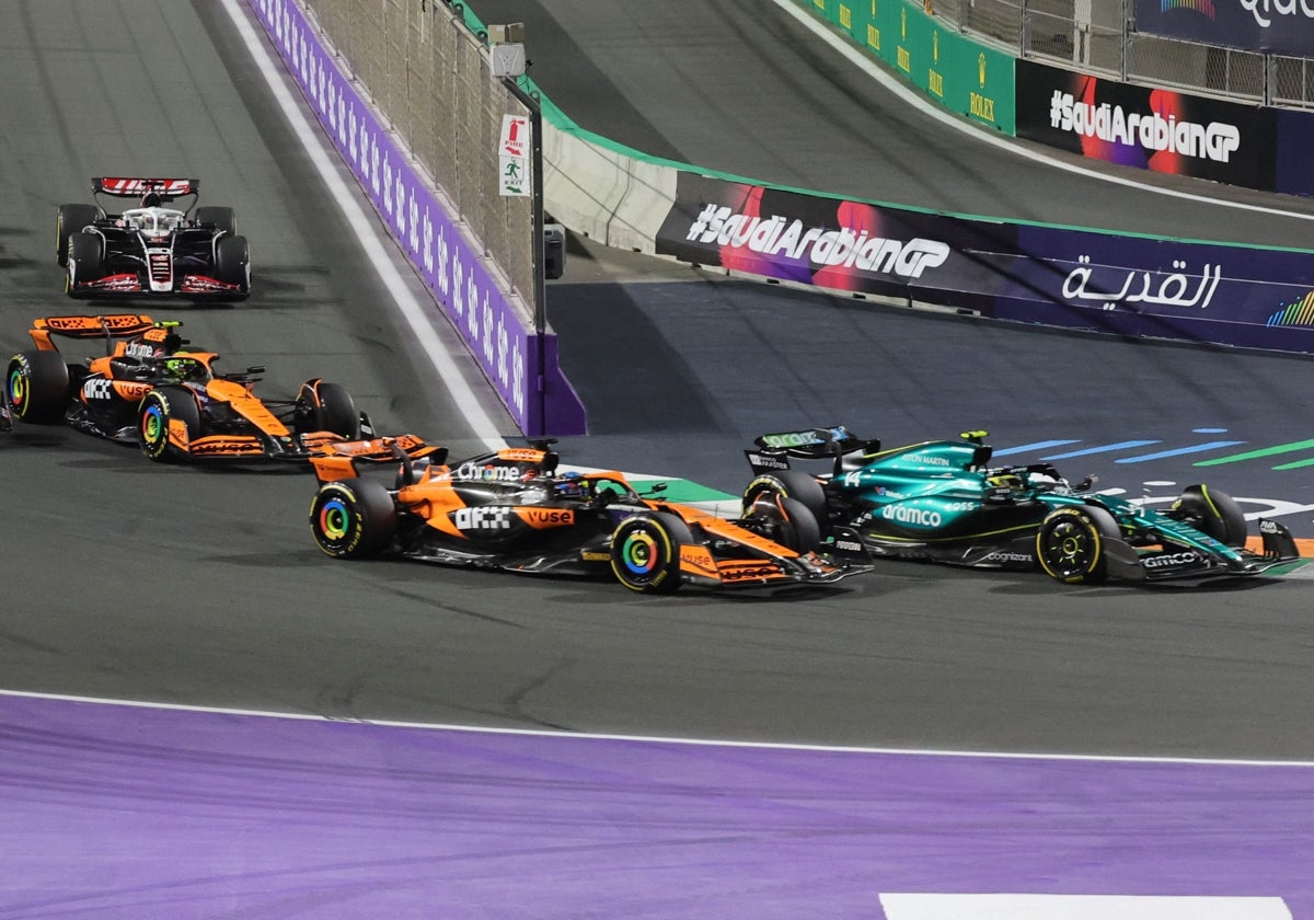 Fernando Alonso, en pelea con los McLaren