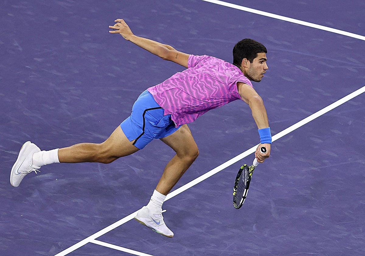 Carlos Alcaraz, durante su partido en Indian Wells