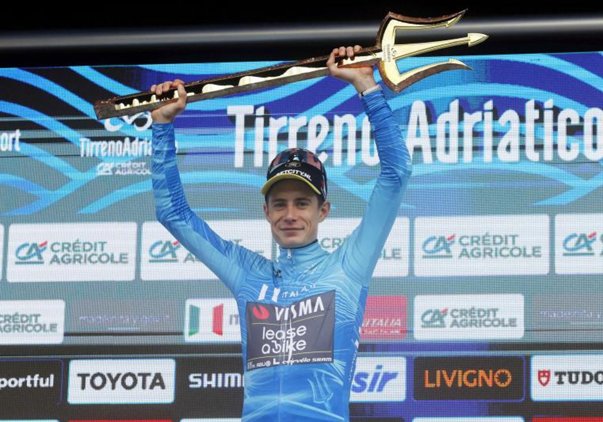 Jonas Vingegaard, en el podio de la Tirreno-Adriático