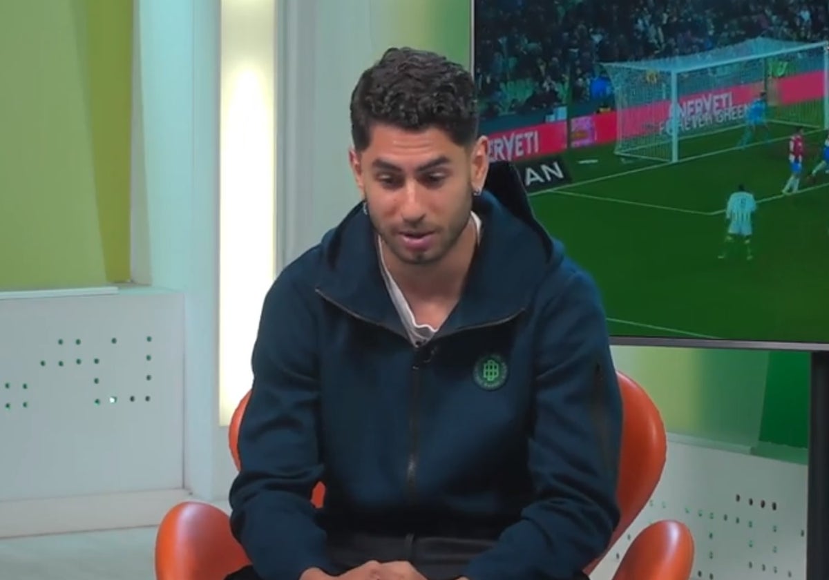 Ayoze Pérez, durante su entrevista a los medios oficiales del club