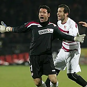 El sevillismo celebra 'San Palop', portero, mártir y héroe