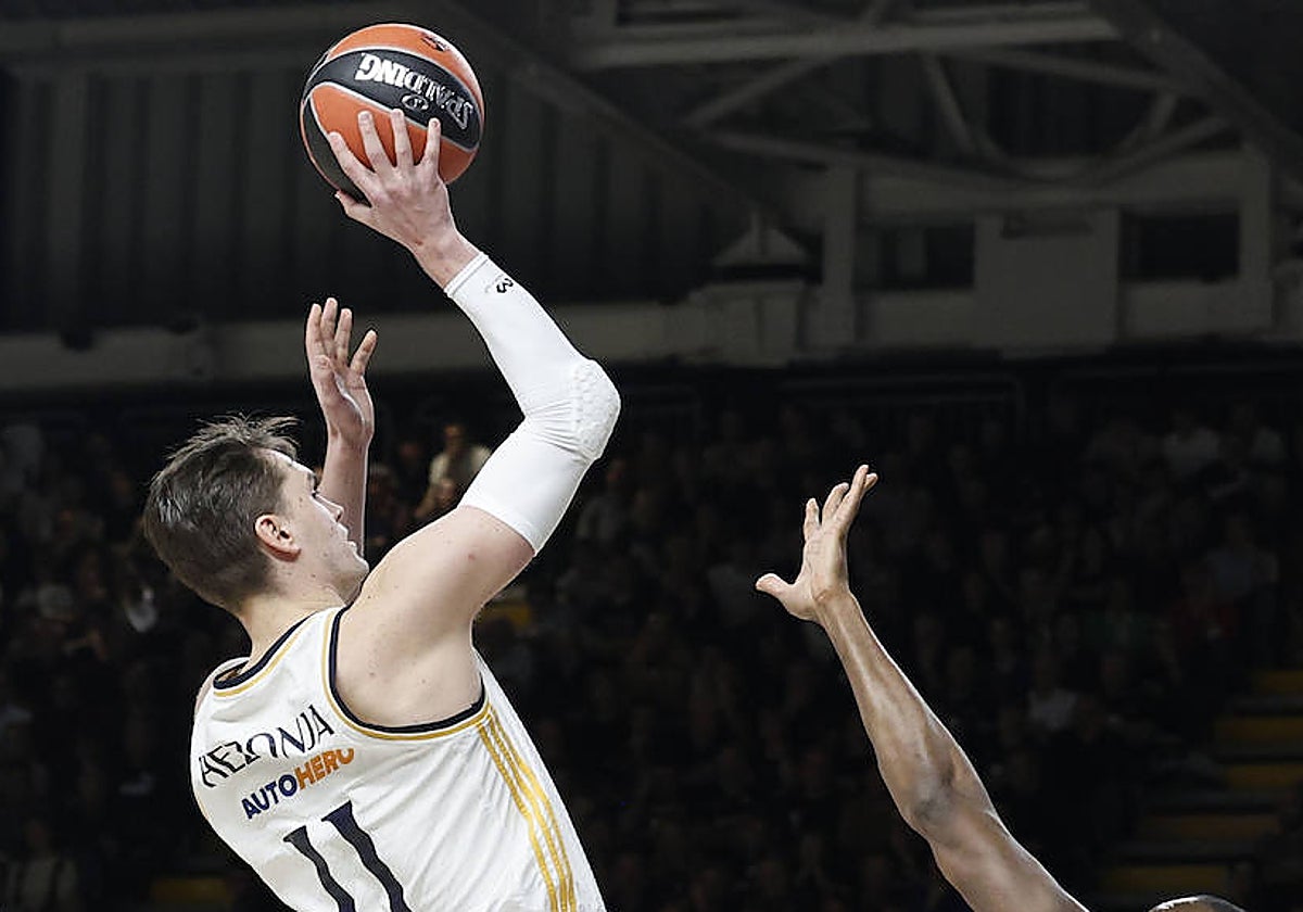 El Real Madrid gana a Unicaja y refuerza su liderato