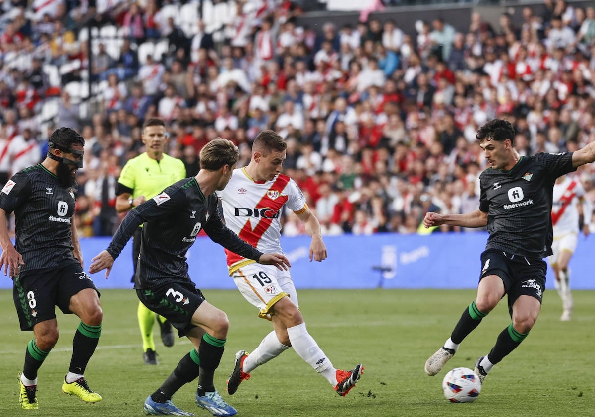 Fekir, Miranda, De Frutos y Johnny, en el Rayo-Betis