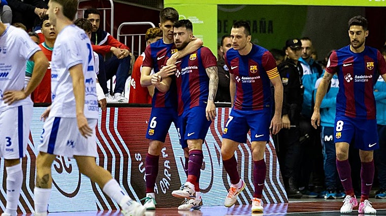 Catela, felicitado por sus compañeros