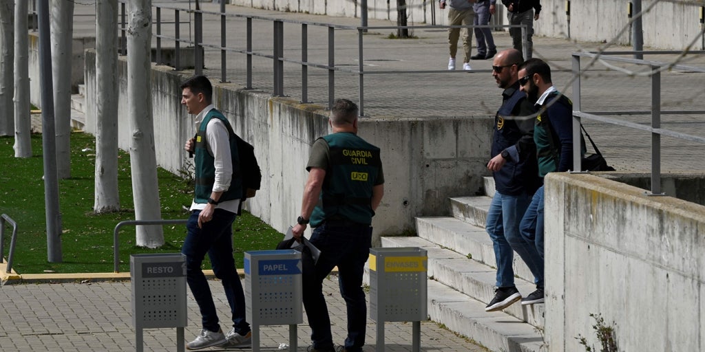 Escándalo en la RFEF: La Federación se separa por conveniencia de los dos empleados implicados en la trama y rompe con su compromiso exterior