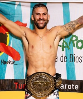 Imagen secundaria 2 - Hecher Sosa conquistó en febrero el cinturón de FCR, que le permite estar en una posición privilegiada para entrar en la mayor liga de MMA del mundo, donde acompañaría a Ilia Topuria, Joel Álvarez o Dani Bárez.