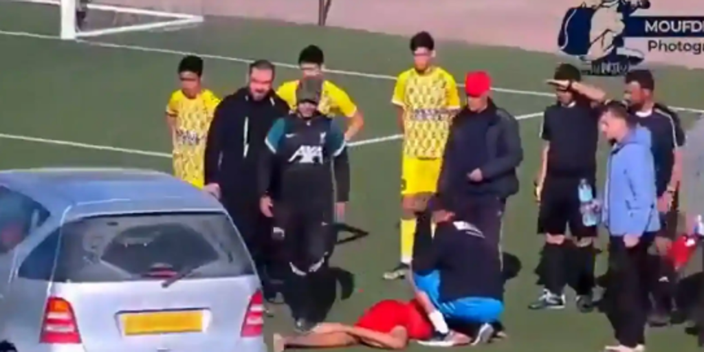Muere un futbolista de 17 años tras recibir un fuerte golpe durante un partido