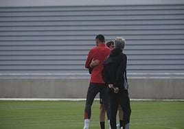 Quique y En-Nesyri se abrazan y dan carpetazo definitivo a la discusión del partido contra el Celta