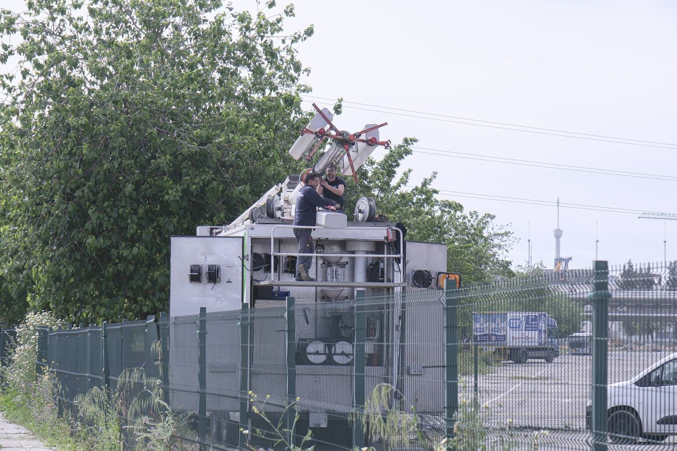 Los aledaños del estadio de La Cartuja presentan numerosos desperfectos