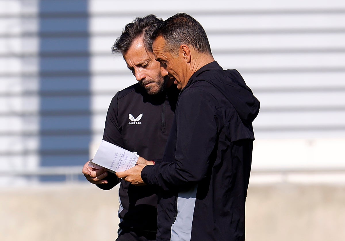 Quique Sánchez Flores y José Luis Oltra, durante un entrenamiento de esta semana