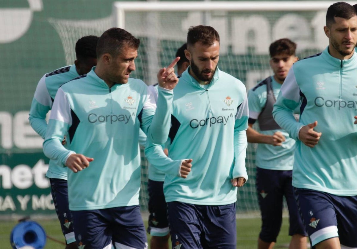 Sokratis y Pezzella, durante un entrenamiento reciente del Betis