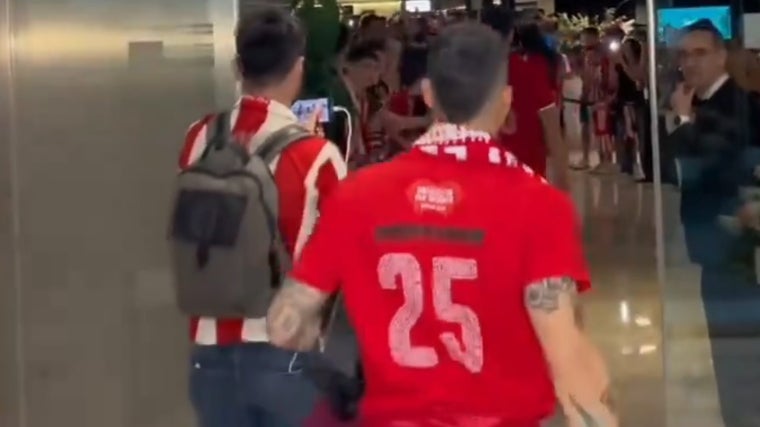 Los jugadores del Athletic a su llegada al hotel tras la conquista de la Copa