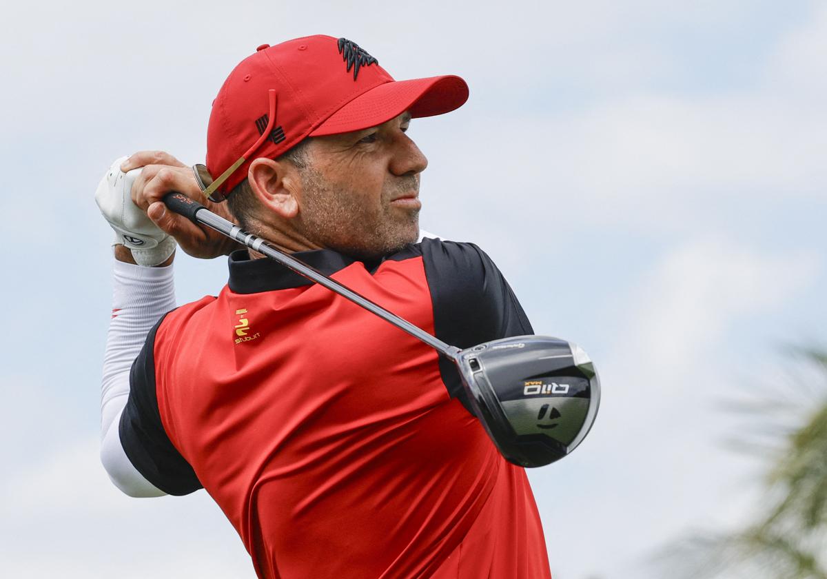 Sergio García de los Fireballs en la ronda final del torneo de golf LIV Golf Miami