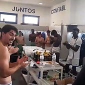 Colectas, bolsas de comida y un jamón: el abandono del Vélez, el equipo al que su afición da comer