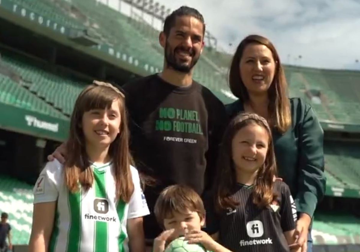 Isco sorprende a los tres hijos de Juanma Linares, que verán este viernes el Celta - Betis