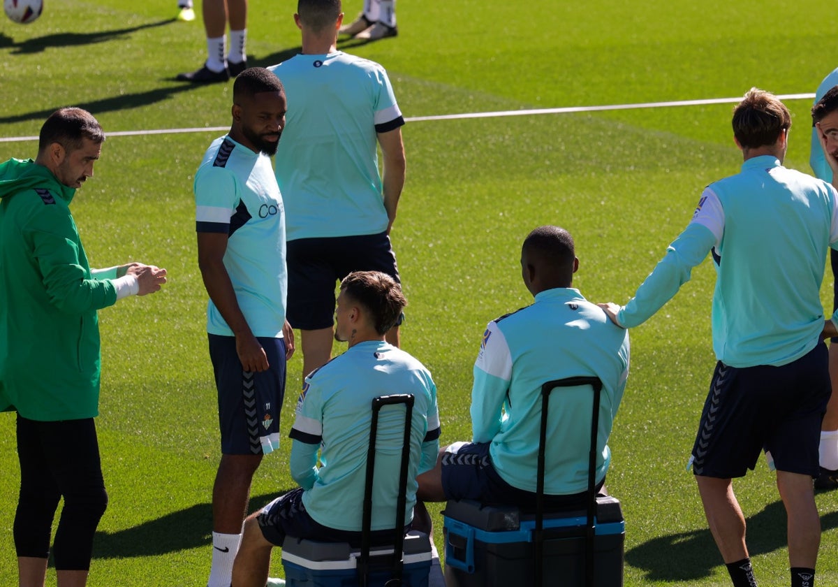 Bakambu, en el entrenamiento de este jueves en la ciudad deportiva