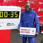 Honores a Kelvin Kiptum en Róterdam, el maratón que eligió para bajar de las dos horas