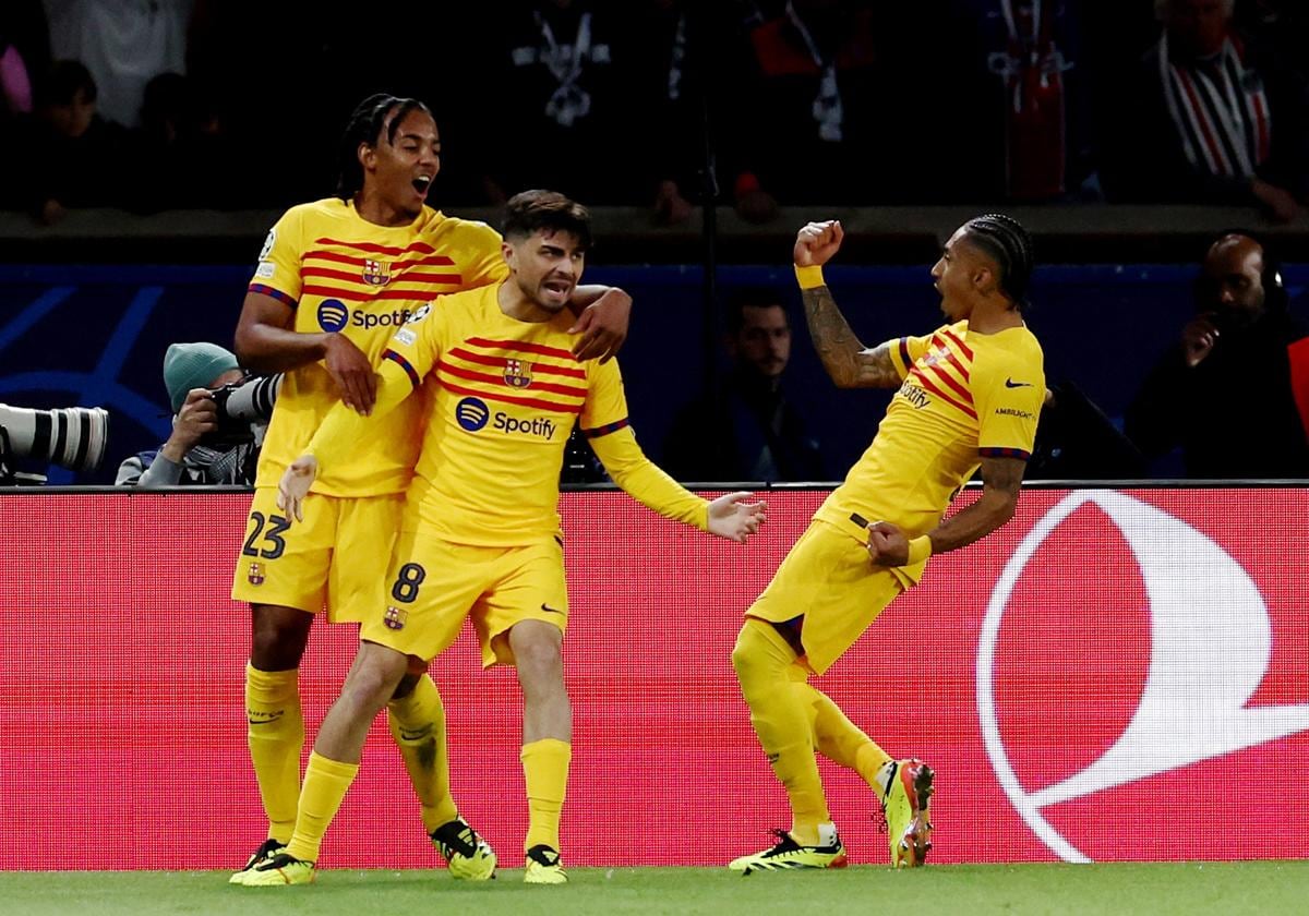 Raphinha (FC Barcelona) celebra su gol ante el PSG durante el partido de ida de la UEFA Champions League