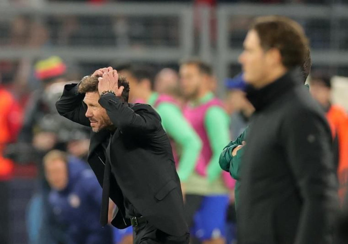 Simeone, desesperado, en el partido del Atlético en Dortmund
