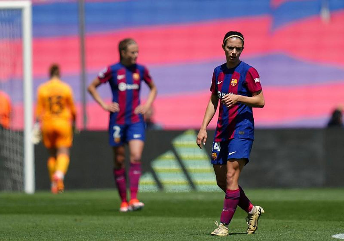Aitana Bonmatí e Irene Paredes se lamentan tras el gol del Chelsea