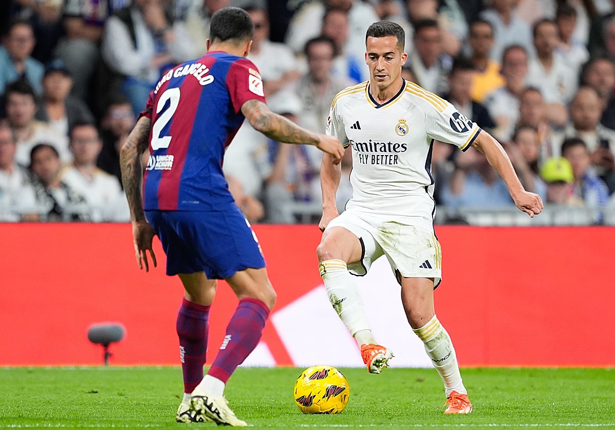 Lucas Vázquez en una acción con Cancelo