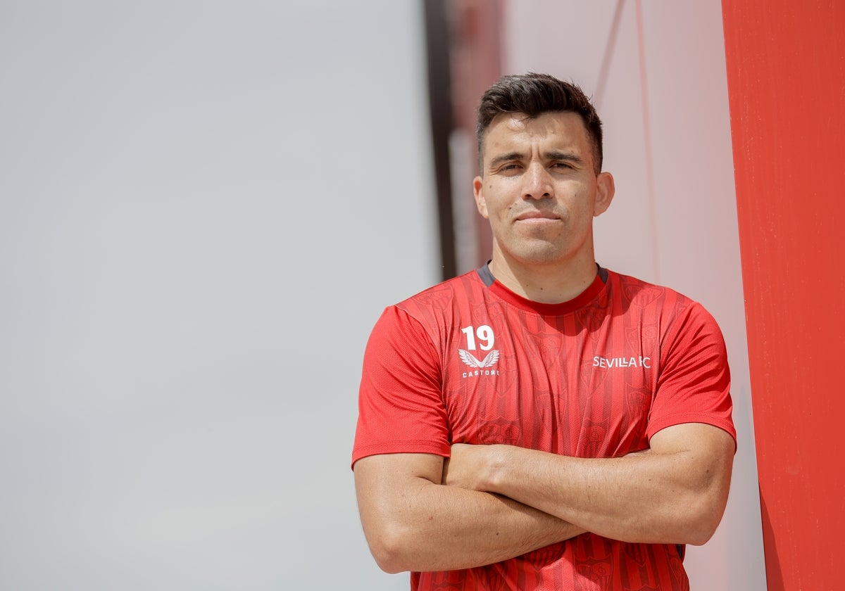 Marcos Acuña, en la ciudad deportiva del Sevilla