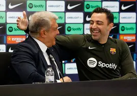 Xavi: «Me quedo, pero el entorno del Barça seguirá siendo cruel»