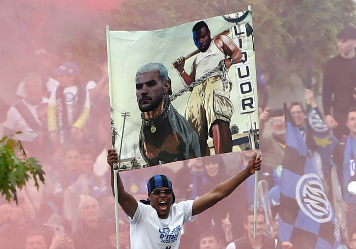 Dumfries con la pancarta de la polémica