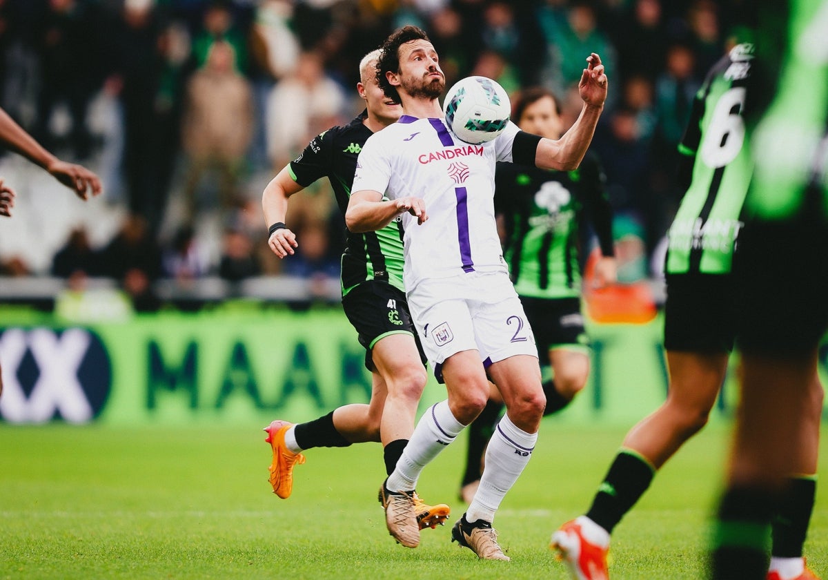 Thomas Delaney durante un partido con el Anderlecht