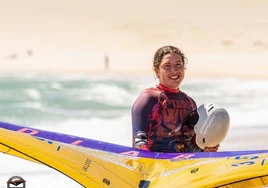 Nuevo título internacional en la Tarifa Wing Pro para Nía Suardíaz, que consolida liderato en surf-freestyle