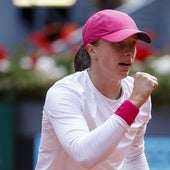 Swiatek afina la eficacia en su camino a la final de Madrid
