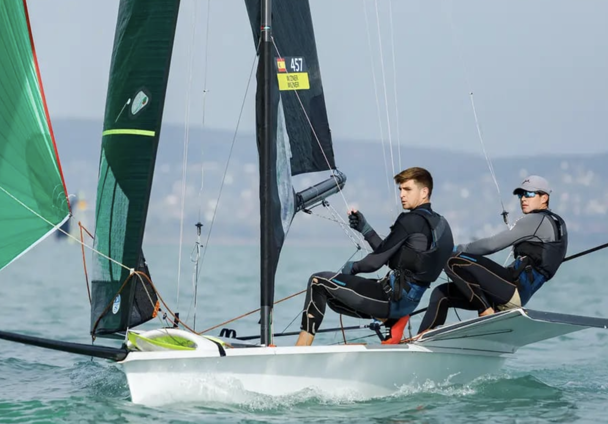Martín Wizner, junto a su hermano Jaime, lideran la nueva generación del 49er. olímpico español